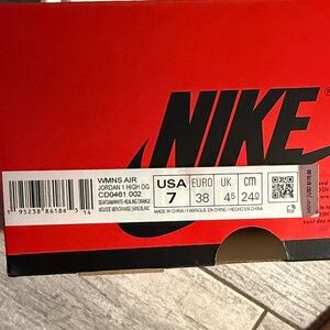 Nike Air Jordan 1 High OG Box in Red and Black